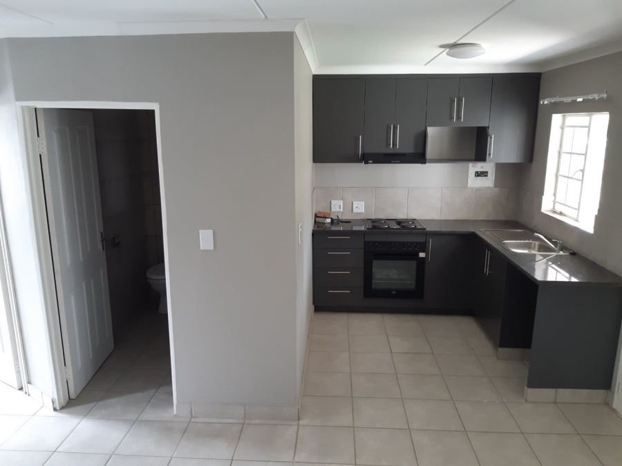 To Let  Bedroom Property for Rent in Van Der Hoff Park North West